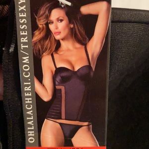 Tres Sexy 2-Piece Bandage Bustier w G String